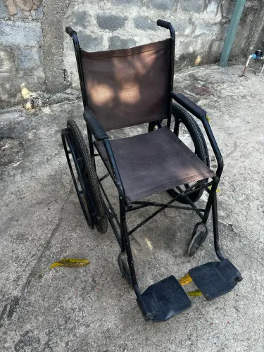 Cadeira de rodas, ( aceito trocar em algo do meu interesse)