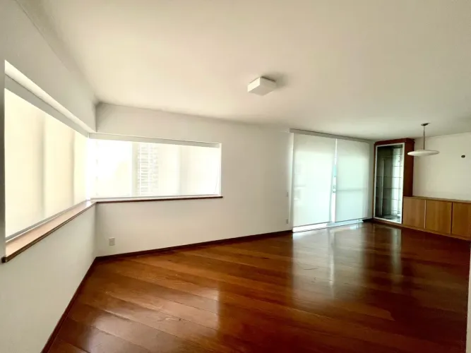 Apartamento de 155m², 3 suítes e com churrasqueira na varanda para alugar no Campo Belo/SP