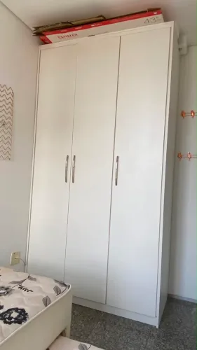 Guarda-roupa MDF em perfeito estado. 