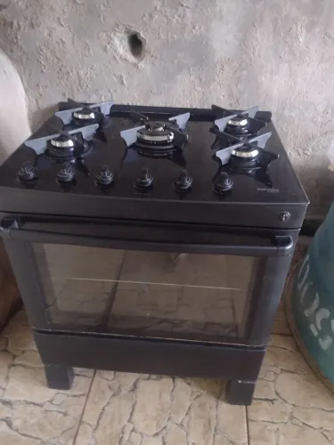 Vende se um fogão da marca Itatiaia 5 bocas messa de vidro tudo funcionando perfeitamente