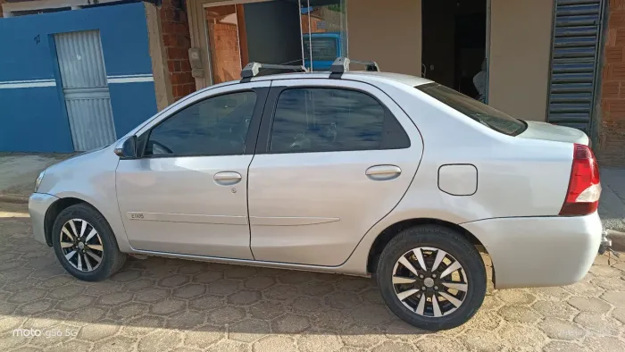 Toyota Etios Platinum Sed. 1.5 Flex 16V 4P Mec. 2016