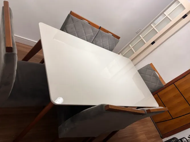 Mesa 6 cadeiras em laca com tampo de vidro
