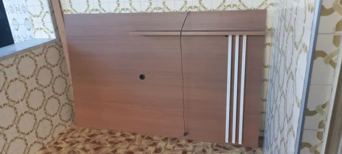 Painel de madeira semi novo pra sair hoje