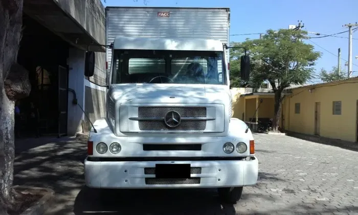 Mb 1318 4x2 Bau ano 2011