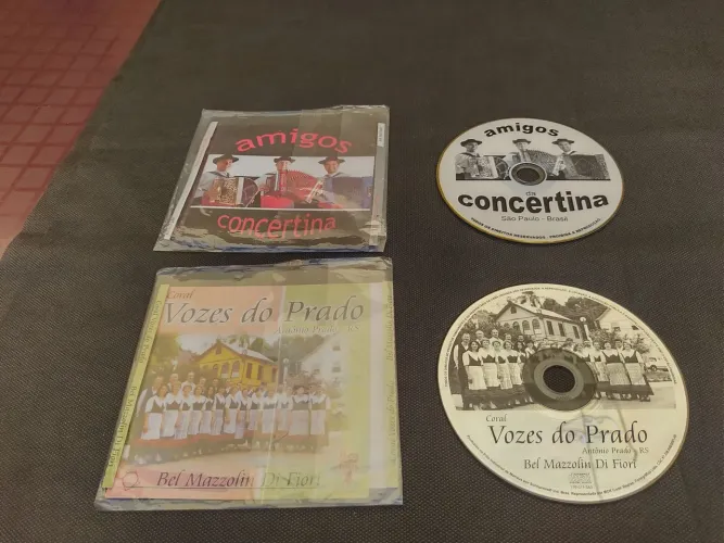 Lote 2 CDs músicas de Portugal e Itália, bom estado. E outros.