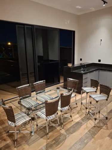 Mesa com cadeiras