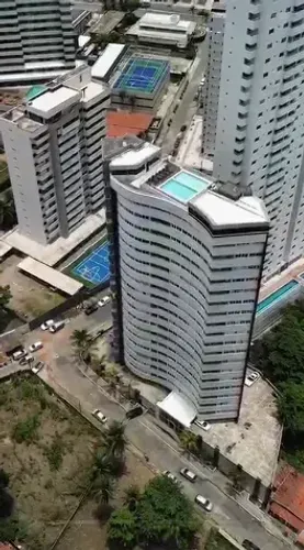 Vende-se flat pronto no bairro de Miramar, com 28 m2, andar alto, posição Sul