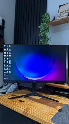 Vende-se um monitor zerado