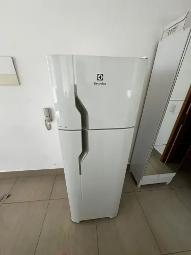 Geladeira bem conservada