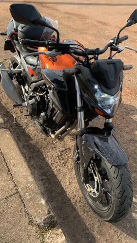 Moto toda revisada ótimo para quem quer curtir estrada final de semana