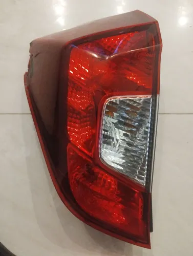 Lanterna Honda fit com detalhe