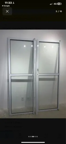Porta de alumínio branca para sacada