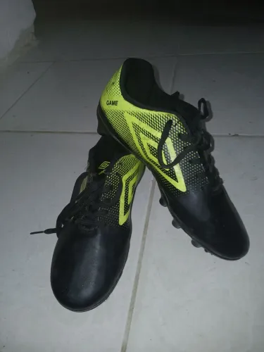 Chuteira Umbro Campo TAMANHO 38 NOVA