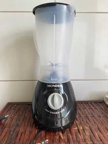 Liquidificador Mondial 2 velocidades.