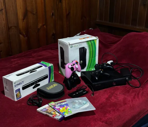 Xbox 360 Slim LT+ - Kit Completo com Kinect, 4 Controles e Caixas Originais