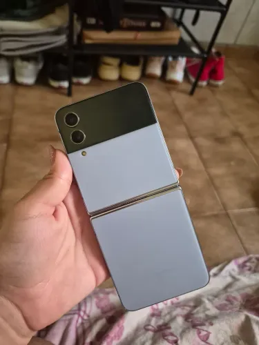 Samsung Galaxy Z Flip4 5G com Defeito na Tela | Apenas 1 Ano de Uso