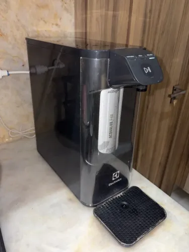 Electrolux Purificador de Água Gelada Fria e Natural Elétrico Painel Touch Bivolt grafite
