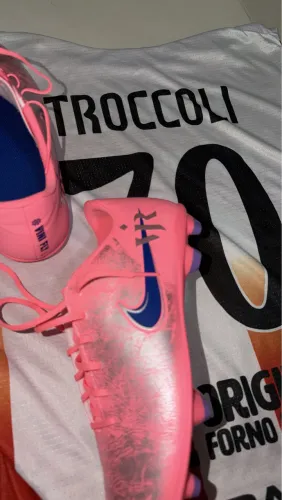 VENDO MERCURIAL VINI JR USADA SÓ UMA VEZ