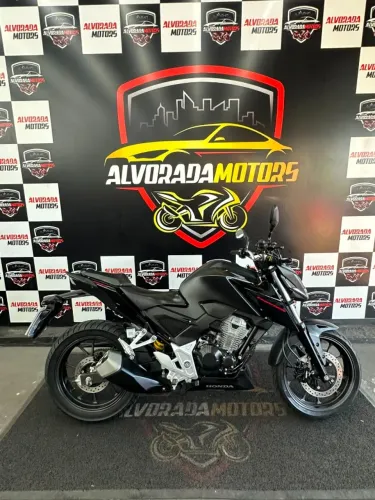 cb 300 twister 2023 23.000 km. Emplacada e à pronta entrega
