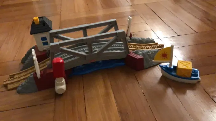 Fisher Price Geotrax Bayshore Waterbrigde