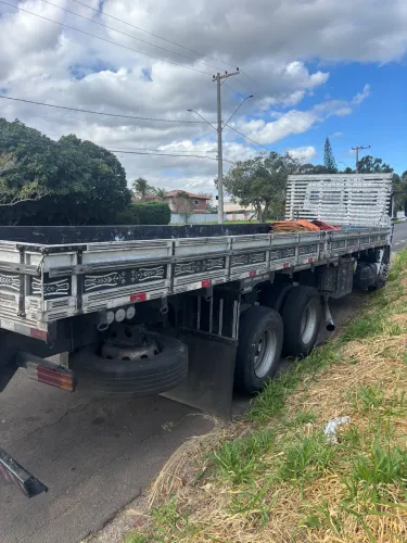 Caminhão Truck 1720 Mercedes ano 2001