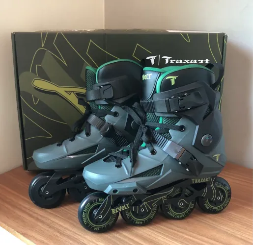 Patins Revolt Traxart