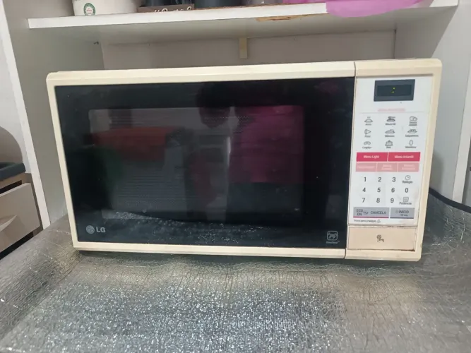 Vendo um lindo microondas LG ótimo estado