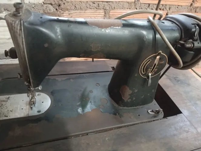 MÁQUINA PRETINHA ELÉTRICA $350<br>FUNCIONANDO NORMALMENTE <br>