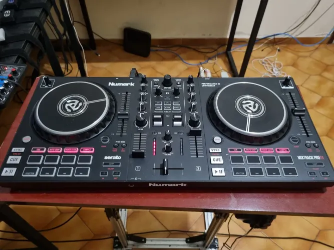 Numark mixtrack pro FX