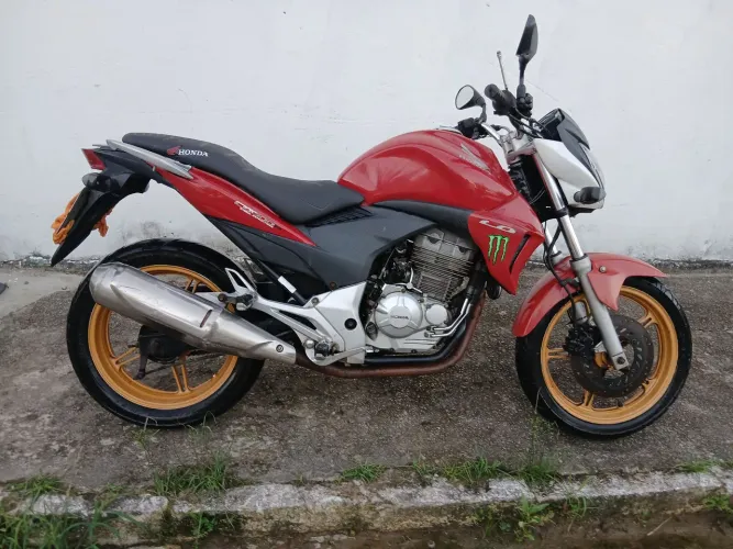 CB300 2011, ipva pago 8.900