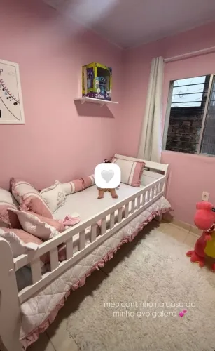 Jogo cama babá menina, não acompanha os travesseiros ?