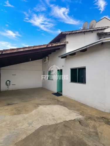 Casa de Esquina 3 Quartos no Parque das Flores | 2 Quadras do BRT e Próxima ao Passeio das