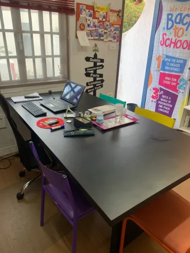 Mesa reunião escritório/sala de aula preta