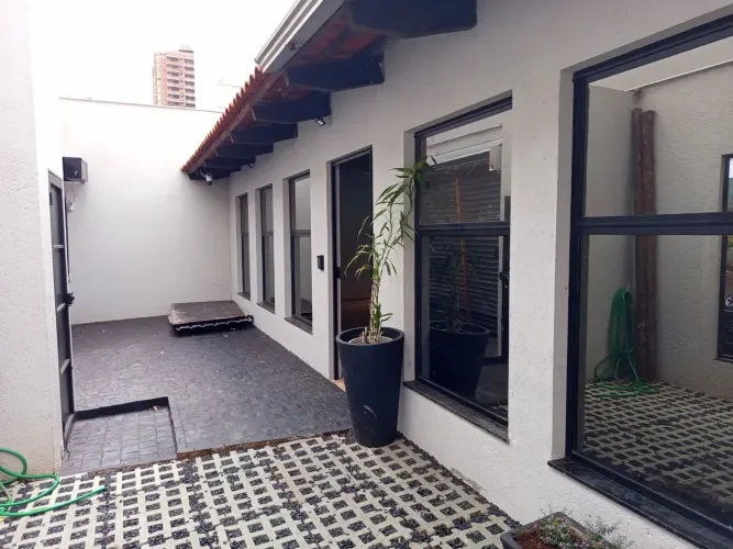 Ponto comercial/Loja/Box para aluguel possui 240 metros quadrados com 10 quartos