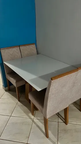 Mesa de Jantar com 4 Cadeiras - Tampo de Vidro
