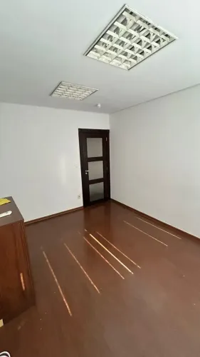 SALA COMERCIAL AV. CPA( 5 ares e 1 vaga)
