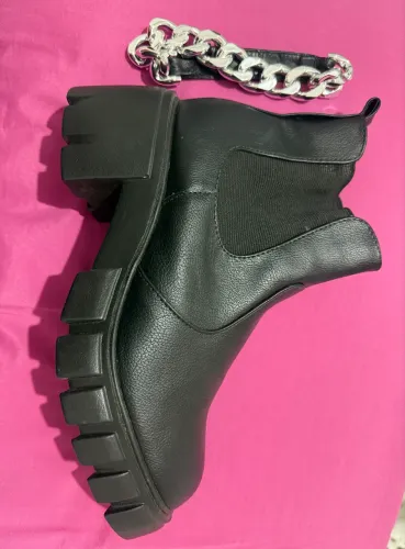 Vendo bota coturno nunca usada 