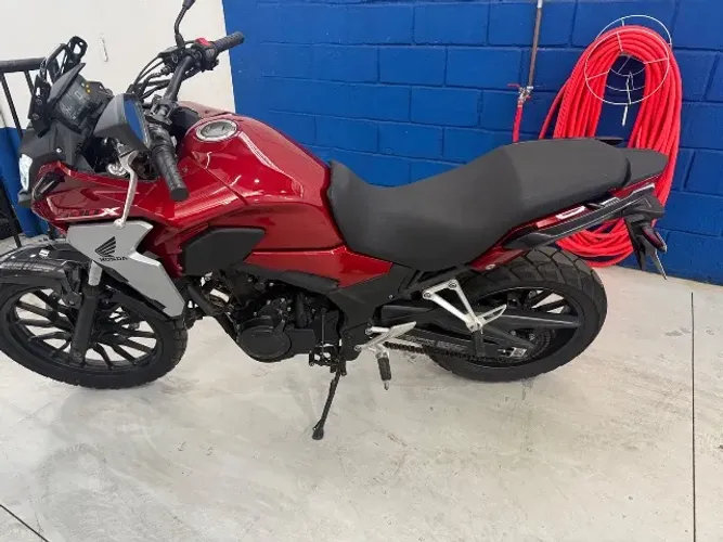 Moto muito nova e conservada, de um proprietário chato para um pessoa exigente