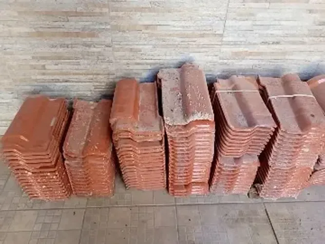 Telha cerâmica esmaltada nova