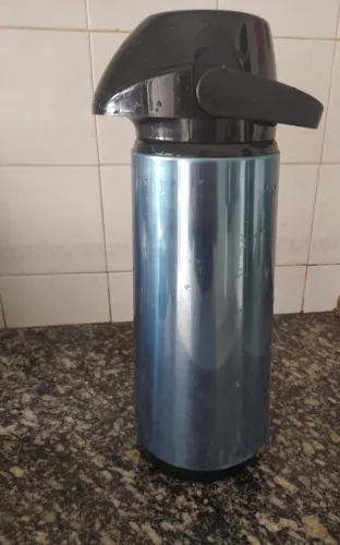 Cafeteira inox invicta1,2 L ainda com película de proteção