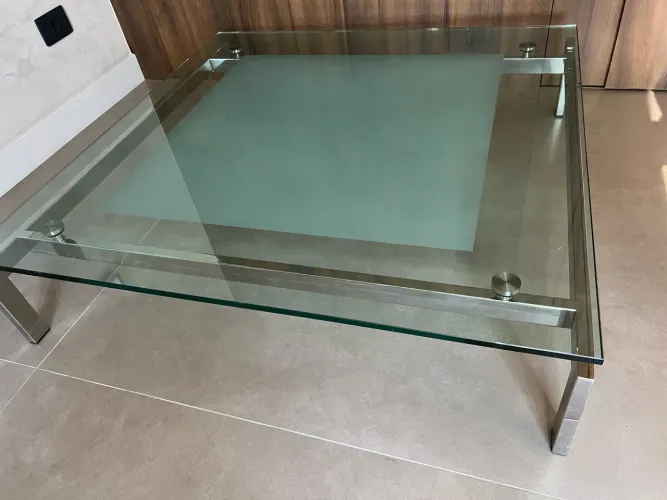 Mesa de centro moderna de vidro