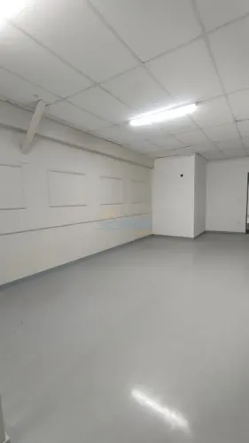 EXCELENTE SALA AMPLA NA AV. SEBASTIÃO DE BRITO