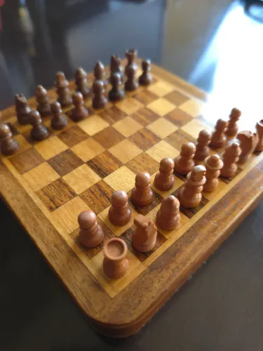 Exclusivo Mini Jogo de Xadrez com Peças Magnéticas Estojo Interno