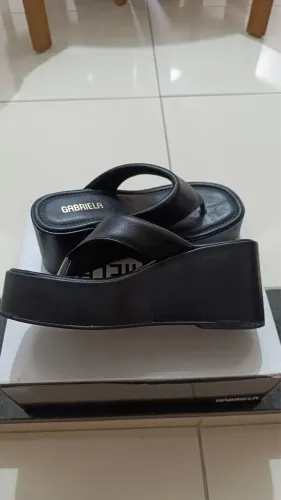 Sandália Gabriela preta - usada apenas 1 vez