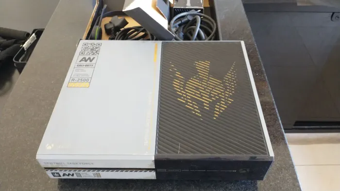 Xbox One Edição Call of Duty: Advanced Warfare - COM DEFEITO