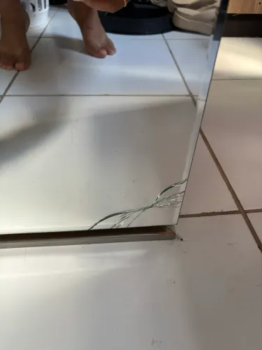 Criado mudo espelhado para interessado 