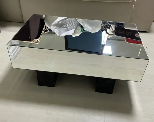 Mesa de centro espelhada