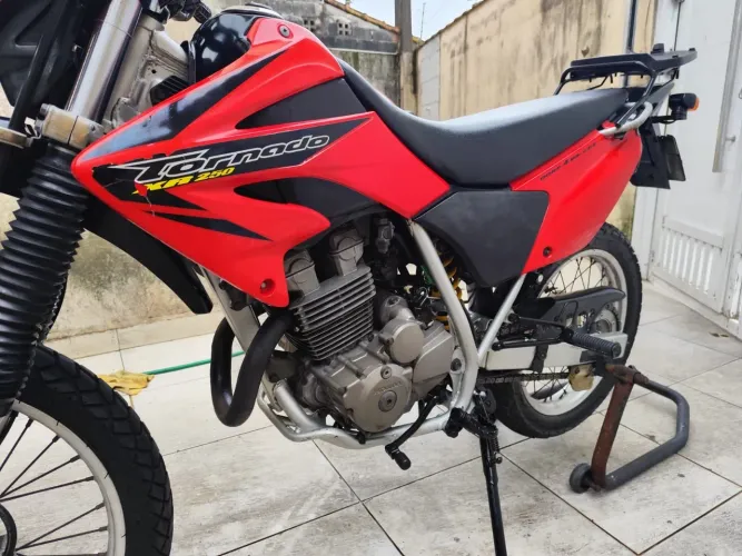 Moto impecável