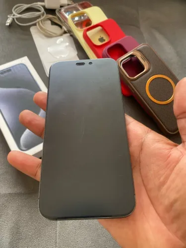 iPhone 15 pro Max de 512 gigas todo original, algumas marcas de uso completo o celular 