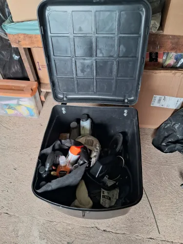 Vendo baú com suporte ora cg